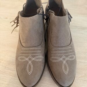 NWT Women's Arizona booties